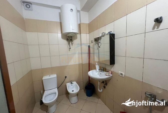 Shtepi ne shitje Apartament ne Tirane, 2+1, Mobilimi E mobiluar, Pagesa 190,000  Euro.