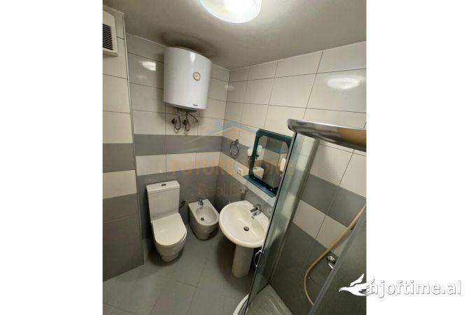 Shtepi me qera Apartament ne Tirane, 3+1, Mobilimi E mobiluar, Pagesa 1,000  Euro.