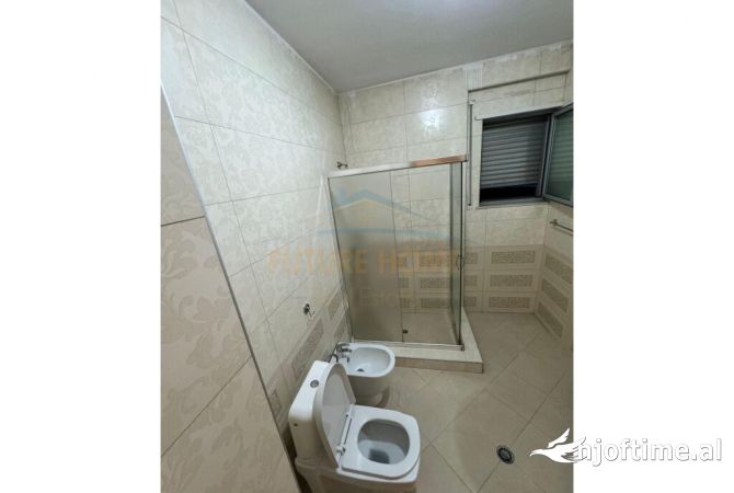 Shtepi me qera Apartament ne Tirane, 3+1, Mobilimi E mobiluar, Pagesa 1,000  Euro.