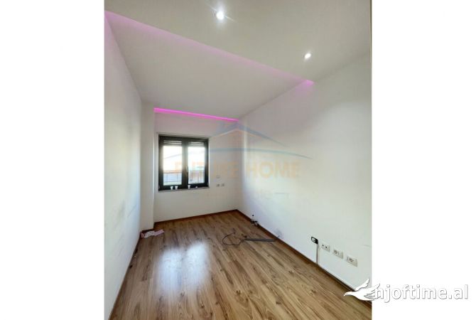Ambient biznesi me qera 3+1 ne Tirane - 1,150 Euro