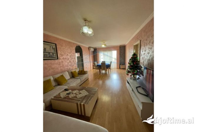 Shtepi me qera Apartament ne Tirane, 3+1, Mobilimi E mobiluar, Pagesa 600  Euro.