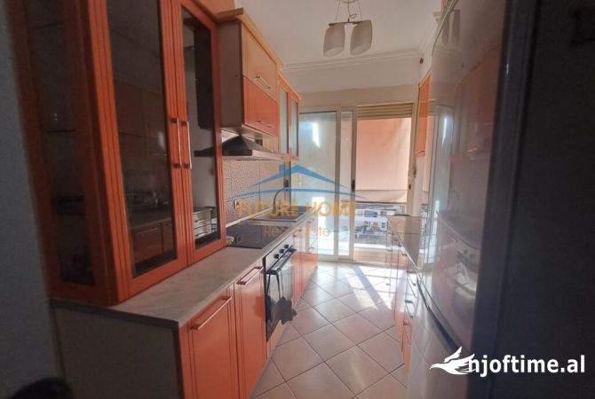 Shtepi me qera Apartament ne Tirane, 3+1, Mobilimi E mobiluar, Pagesa 450  Euro.