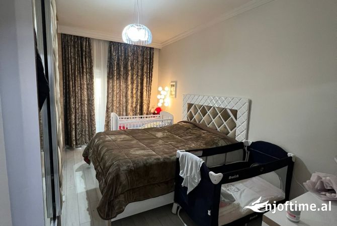 Shtepi ne shitje Apartament ne Tirane, 1+1, Mobilimi E mobiluar, Pagesa 85,000  Euro.