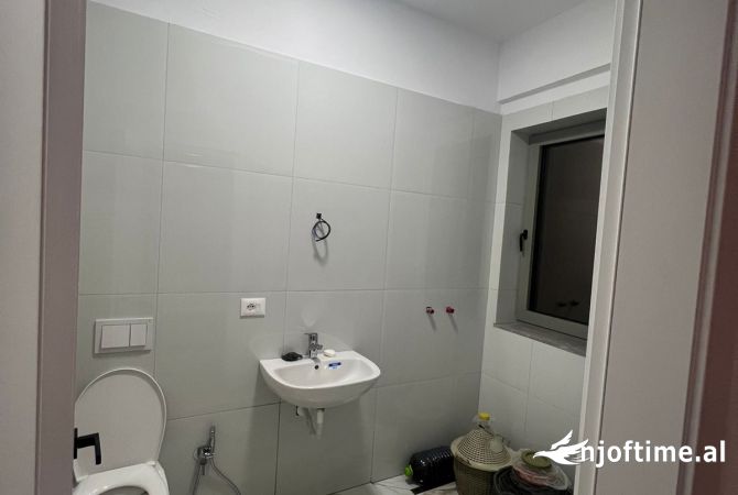Shtepi me qera Apartament ne Tirane, 2+1, Mobilimi E mobiluar, Pagesa 750  Euro.