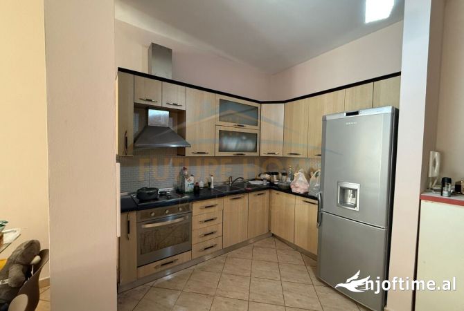 Shtepi ne shitje Apartament ne Tirane, 1+1, Mobilimi Pjeserisht e mobiluar, Pagesa 70,000  Euro.