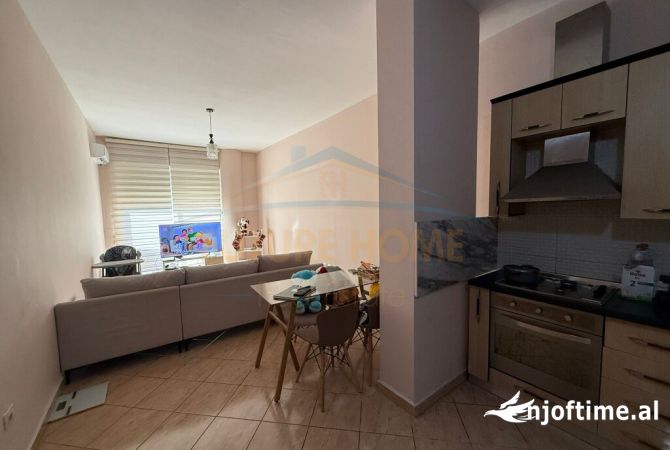 Shtepi ne shitje Apartament ne Tirane, 1+1, Mobilimi Pjeserisht e mobiluar, Pagesa 70,000  Euro.