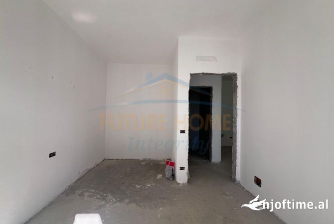 Shtepi ne shitje Apartament ne Tirane, 2+1, Mobilimi Bosh, pa mobiluar, Pagesa 450,000  Euro.
