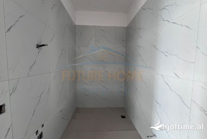 Shtepi ne shitje Apartament ne Tirane, 2+1, Mobilimi Bosh, pa mobiluar, Pagesa 450,000  Euro.