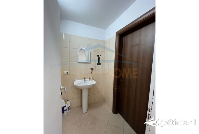 Ambient biznesi me qera 3+1 ne Tirane - 1,700 Euro