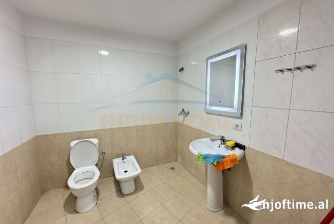 Shtepi ne shitje Apartament ne Tirane, 2+1, Mobilimi E mobiluar, Pagesa 145,000  Euro.