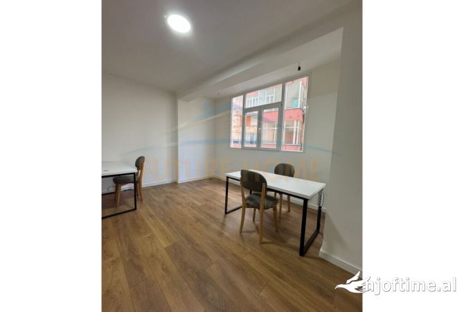 Shtepi me qera 2+1 ne Tirane - 800 Euro