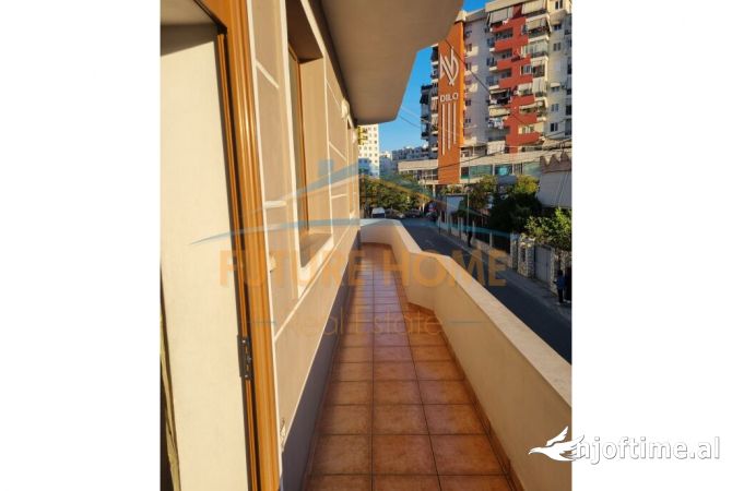 Ambient biznesi me qera 4+1 ne Tirane - 1,100 Euro