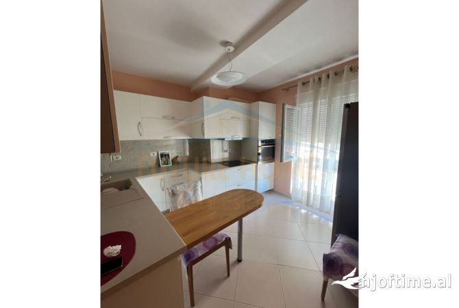 Shtepi me qera Apartament ne Tirane, 1+1, Mobilimi E mobiluar, Pagesa 500  Euro.