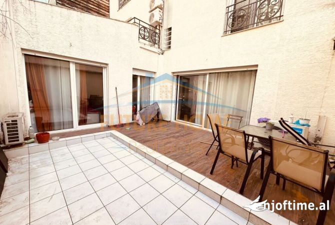 Shtepi ne shitje Apartament ne Tirane, 2+1, Mobilimi E mobiluar, Pagesa 180,000  Euro.
