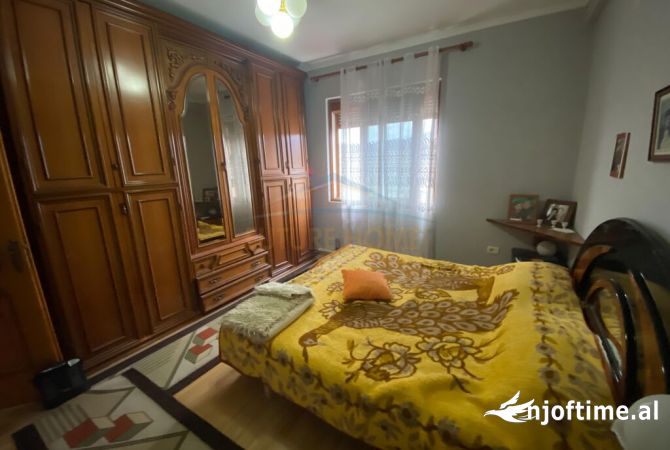 Shtepi ne shitje Apartament ne Elbasan, 2+1, Mobilimi E mobiluar, Pagesa 65,000  Euro.