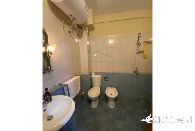 Shtepi ne shitje Apartament ne Elbasan, 2+1, Mobilimi E mobiluar, Pagesa 65,000  Euro.