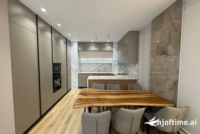 Shtepi me qera Apartament ne Tirane, 2+1, Mobilimi E mobiluar, Pagesa 750  Euro.