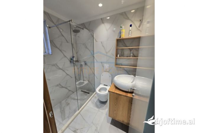 Shtepi me qera 2+1 ne Tirane - 750 Euro