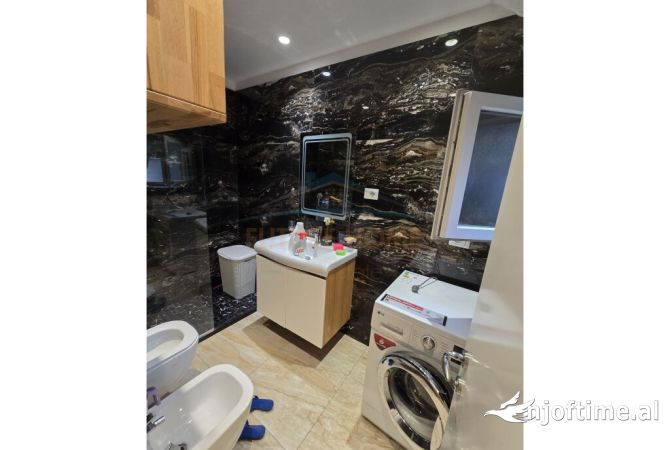 Shtepi me qera Apartament ne Tirane, 2+1, Mobilimi E mobiluar, Pagesa 750  Euro.