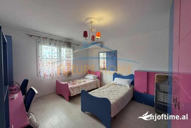 Shtepi ne shitje Apartament ne Tirane, 3+1, Mobilimi E mobiluar, Pagesa 155,000  Euro.