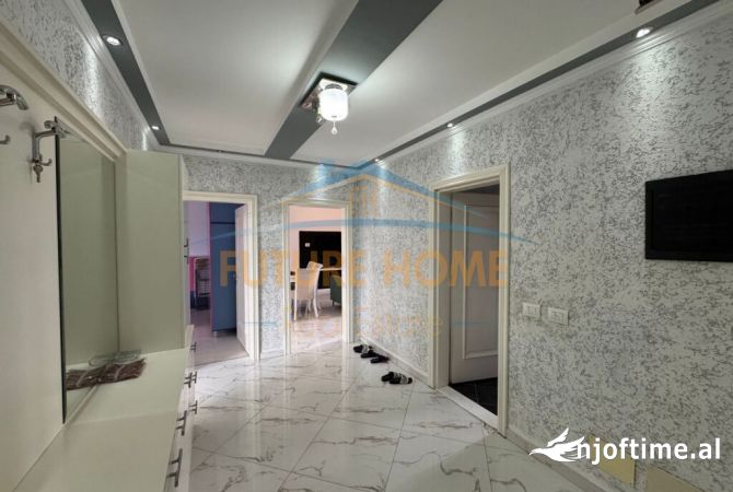Shtepi ne shitje Apartament ne Tirane, 3+1, Mobilimi E mobiluar, Pagesa 155,000  Euro.