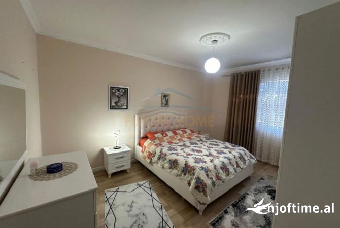 Shtepi ne shitje Apartament ne Tirane, 2+1, Mobilimi E mobiluar, Pagesa 103,000  Euro.
