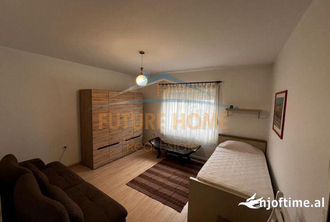 Shtepi me qera 2+1 ne Tirane - 880 Euro