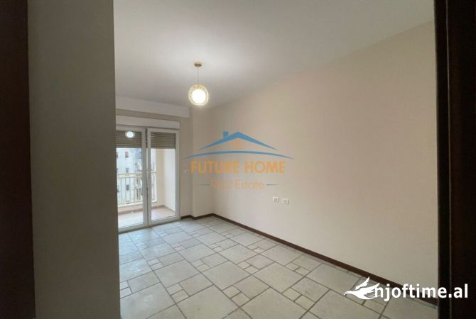 Ambient biznesi me qera 3+1 ne Tirane - 1,000 Euro