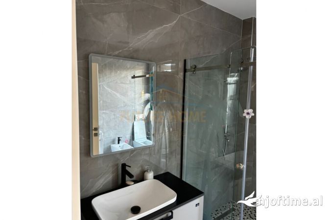 Shtepi me qera 7+1 ne Tirane - 6,500 Euro