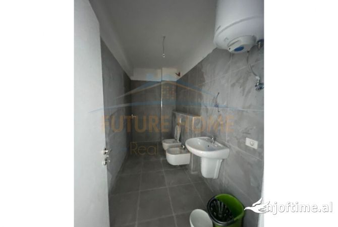 Shtepi me qera Apartament ne Tirane, 2+1, Mobilimi Bosh, pa mobiluar, Pagesa 400  Euro.