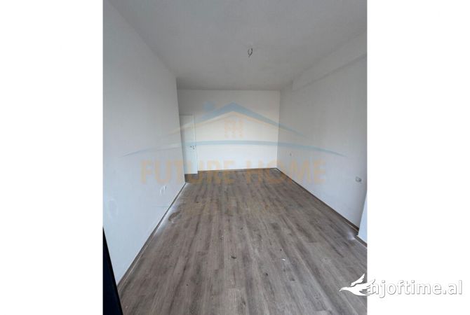 Shtepi me qera Apartament ne Tirane, 3+1, Mobilimi Pjeserisht e mobiluar, Pagesa 800  Euro.