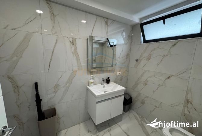 Ambient biznesi me qera 3+1 ne Tirane - 1,000 Euro