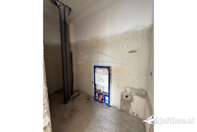 Shtepi ne shitje Apartament ne Tirane, 2+1, Mobilimi Bosh, pa mobiluar, Pagesa 240,000  Euro.
