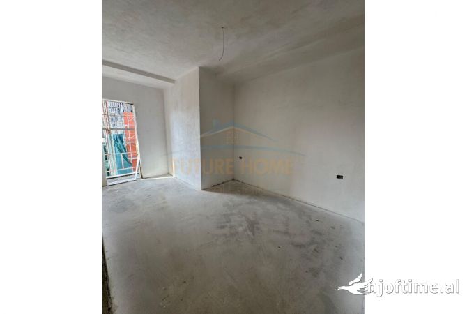 Shtepi ne shitje Apartament ne Tirane, 2+1, Mobilimi Bosh, pa mobiluar, Pagesa 240,000  Euro.