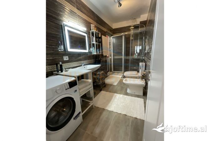 Shtepi ne shitje Apartament ne Tirane, 2+1, Mobilimi E mobiluar, Pagesa 110,000  Euro.