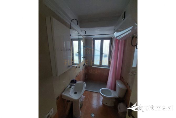 Shtepi ne shitje Apartament ne Tirane, 2+1, Mobilimi Pjeserisht e mobiluar, Pagesa 188,000  Euro.