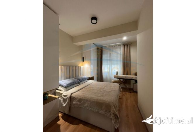 Shtepi ne shitje Apartament ne Tirane, 2+1, Mobilimi E mobiluar, Pagesa 210,000  Euro.