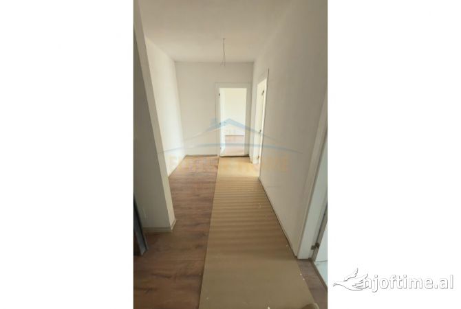 Shtepi ne shitje Apartament ne Tirane, 2+1, Mobilimi Pjeserisht e mobiluar, Pagesa 232,000  Euro.