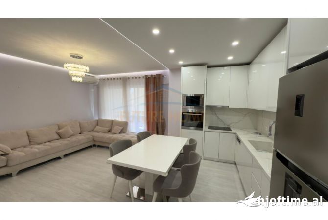 Shtepi me qera Apartament ne Tirane, 2+1, Mobilimi E mobiluar, Pagesa 900  Euro.