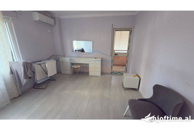 Shtepi me qera Apartament ne Tirane, 2+1, Mobilimi E mobiluar, Pagesa 900  Euro.
