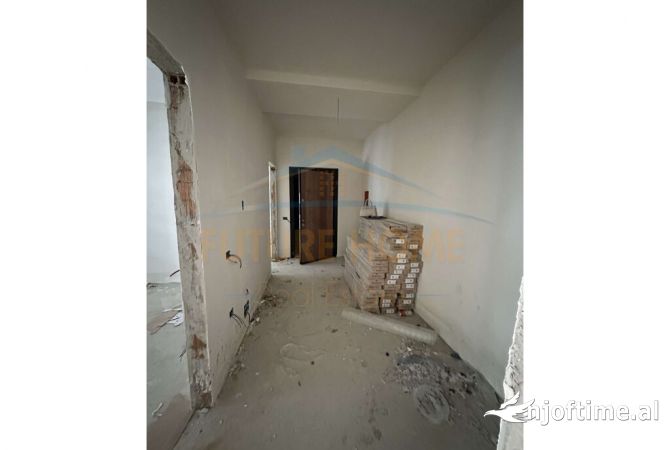 Shtepi ne shitje Apartament ne Tirane, 2+1, Mobilimi Bosh, pa mobiluar, Pagesa 116,700  Euro.