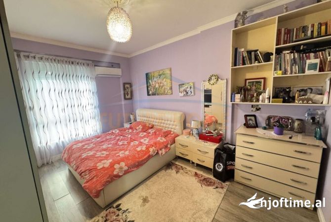 Shtepi ne shitje Apartament ne Tirane, 2+1, Mobilimi E mobiluar, Pagesa 250,000  Euro.