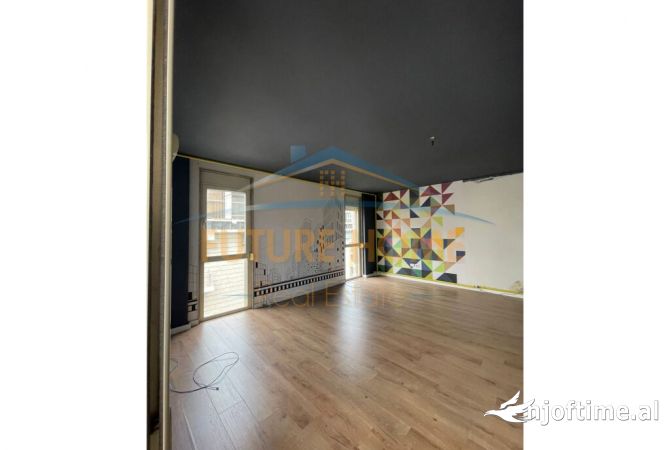 Ambient biznesi me qera 3+1 ne Tirane - 700 Euro