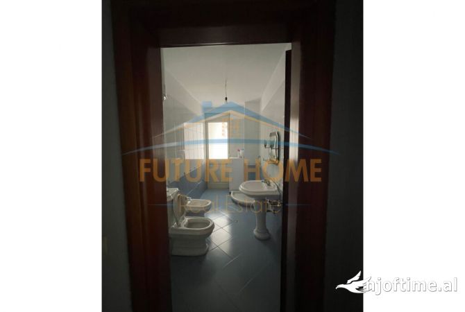 Ambient biznesi me qera 3+1 ne Tirane - 700 Euro