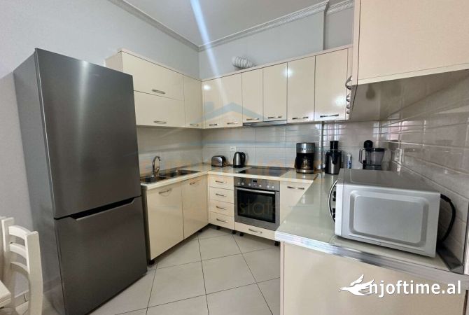 Shtepi me qera Apartament ne Tirane, 2+1, Mobilimi E mobiluar, Pagesa 500  Euro.