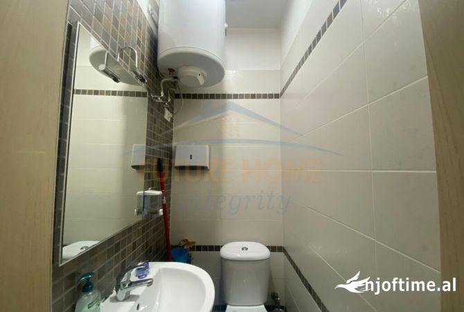 Shtepi me qera Apartament ne Tirane, 3+1, Mobilimi Bosh, pa mobiluar, Pagesa 800  Euro.