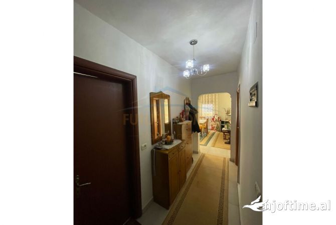 Shtepi ne shitje Apartament ne Tirane, 2+1, Mobilimi E mobiluar, Pagesa 155,000  Euro.