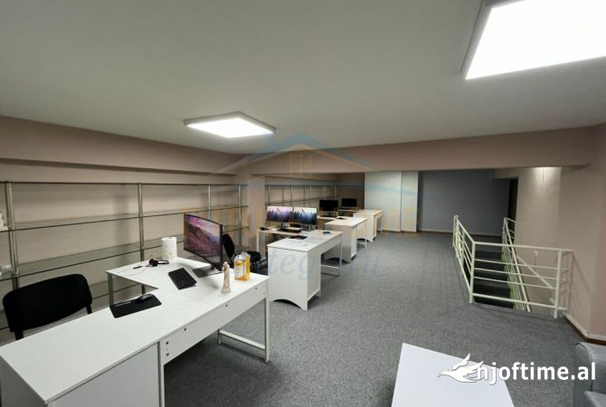 Ambient biznesi me qera 3+1 ne Tirane - 1,000 Euro