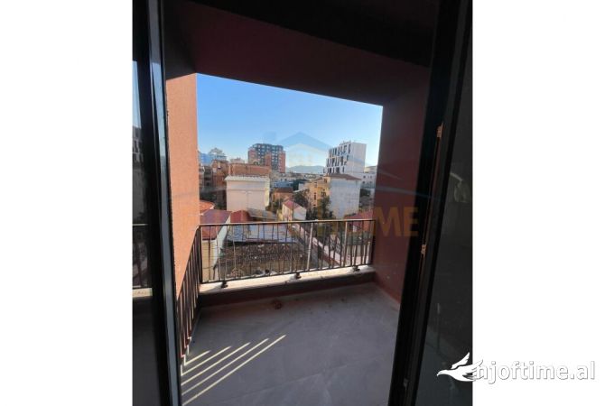 Shtepi me qera Apartament ne Tirane, 2+1, Mobilimi Bosh, pa mobiluar, Pagesa 800  Euro.