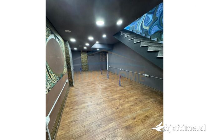 Ambient biznesi me qera 3+1 ne Tirane - 4,000 Euro